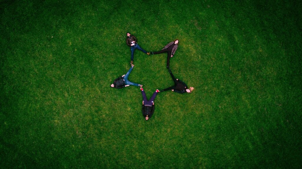 adults, friends, formation, grass, star shape, star formation, lying down, nature, on the grass, grassy, field, meadow, grassland, friendship, together, outdoors, people, recreation, star, team, green grass
